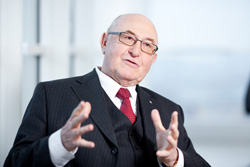 General Manager Dr. Günter Geyer (photo)