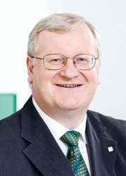 Martin Simhandl, CFO (photo)