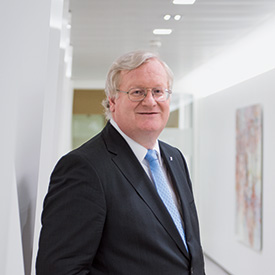 Dr. Martin Simhandl, Vorstandsmitglied, CFO (Foto)