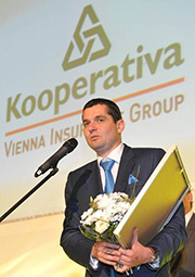 Generaldirektor Martin Diviš bei der Preisverleihung zur besten Nichtlebensversicherung (Foto)